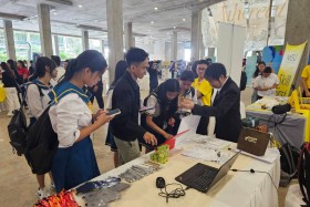 ผู้แทน กกต. เข้าร่วมงาน Thailand Education &amp; Jobs Fair 2025 ... พารามิเตอร์รูปภาพ 2