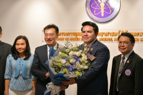 “สุรศักดิ์” เข้าศักการะสิ่งศักดิ์ประจำกระทรวง ... พารามิเตอร์รูปภาพ 1