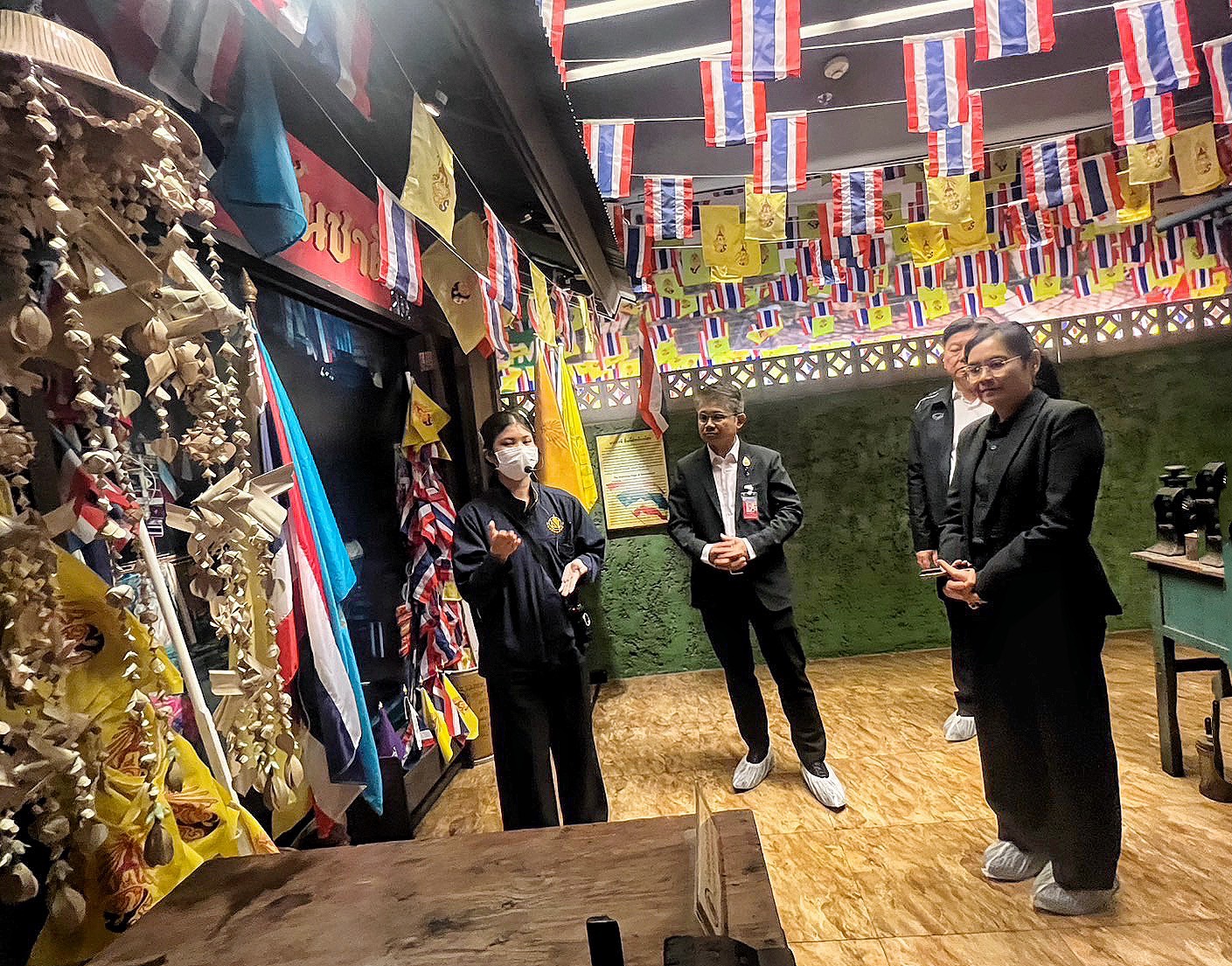 ภาพรอง 6